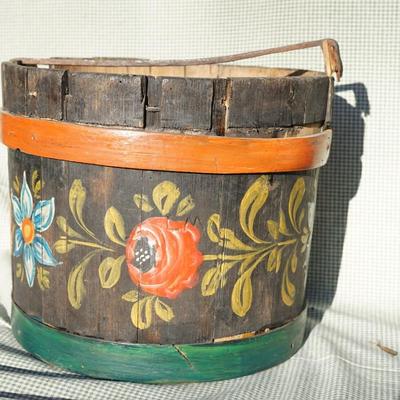 PRIMITIVE WOODEN WATER BUCKET HAND PAINTED DECOR W/METAL HANDLE