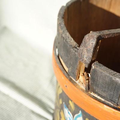 PRIMITIVE WOODEN WATER BUCKET HAND PAINTED DECOR W/METAL HANDLE