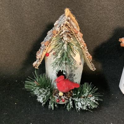 Lot 1582  Large Lot NEW IN PACKAGE Birdhouses with Cardinals ( total of 18, see pics for cuteness )