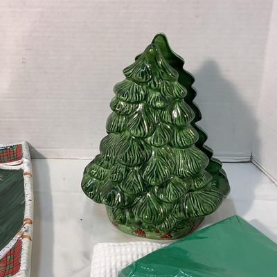 Lot 1587. Holiday Platters/Napkin Tree/Tea Towels
