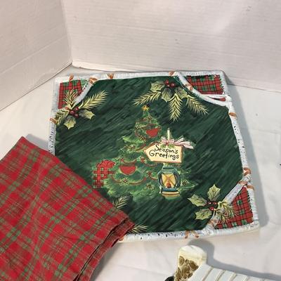 Lot 1587. Holiday Platters/Napkin Tree/Tea Towels
