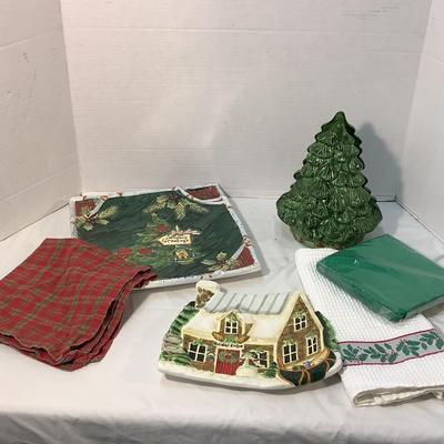Lot 1587. Holiday Platters/Napkin Tree/Tea Towels