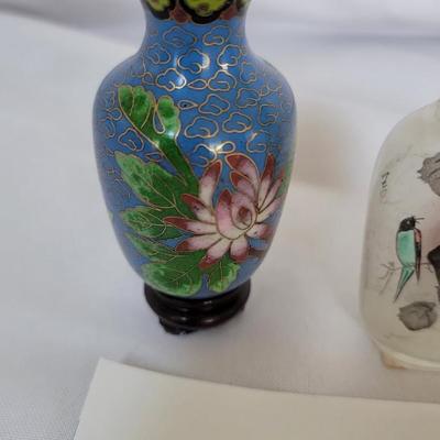 Tiny vase and snuff bottle