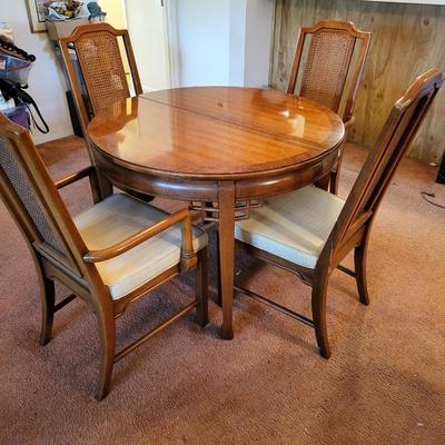 Dinning Table with 4 Chairs and Padding