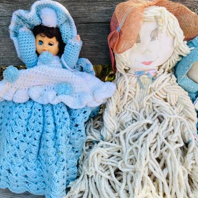 Lot of dolls
