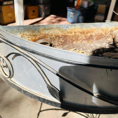 1/2 Round Planter
