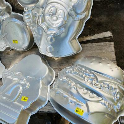 Lot of 10 Wilton Cake Pans Cabbage Patch Scooby Do & more
