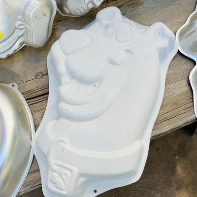 Lot of 10 Wilton Cake Pans Cabbage Patch Scooby Do & more