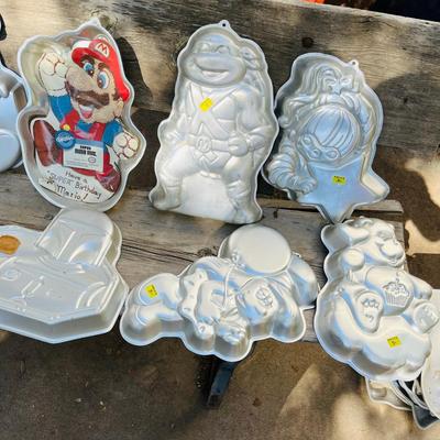 Lot of 10 Wilton Cake Pans Star Wars Teenage Mutant Ninja Turtles & More