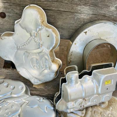 Lot of 10 Wilton Cake Tins