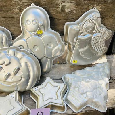 Lot of 8 Holiday Theme Wilton Cake Pans