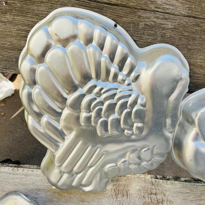 Lot of 8 Holiday Theme Wilton Cake Pans