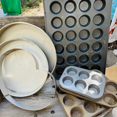 Lot of Wilton Cupcake & other cake pans
