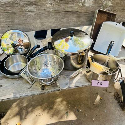 Lot of kitchenware