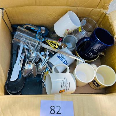 Box of misc kitchen