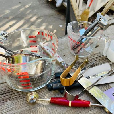 Lot of Vintage & newer kitchen items