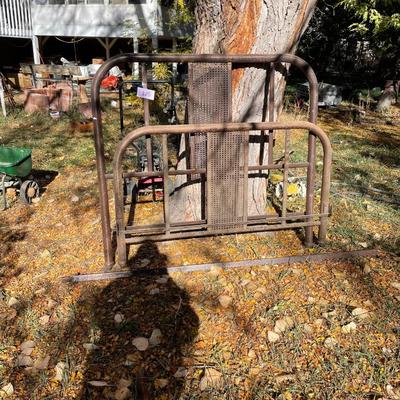 Iron Bed 3/4 size