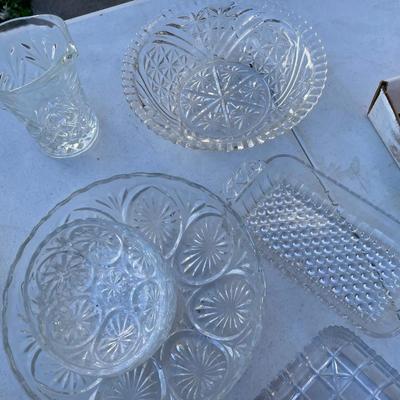 Flat of misc Glassware
