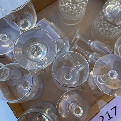 Flat of wine glasses & misc