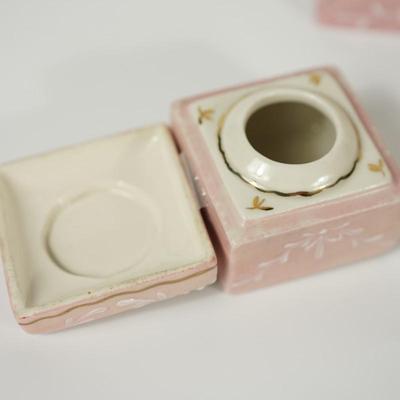 1950's CERAMIC DESK SET TO ROSE BUD PAINTED INK WELLS ON PLATFORM W/PEN REST