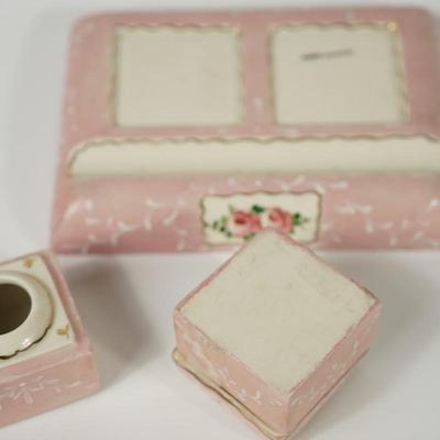 1950's CERAMIC DESK SET TO ROSE BUD PAINTED INK WELLS ON PLATFORM W/PEN REST