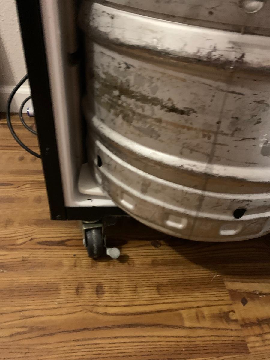 LOT 97 Nostalgia Electrics Kegerator KRS2100 w/Smithwick's Beer Tap