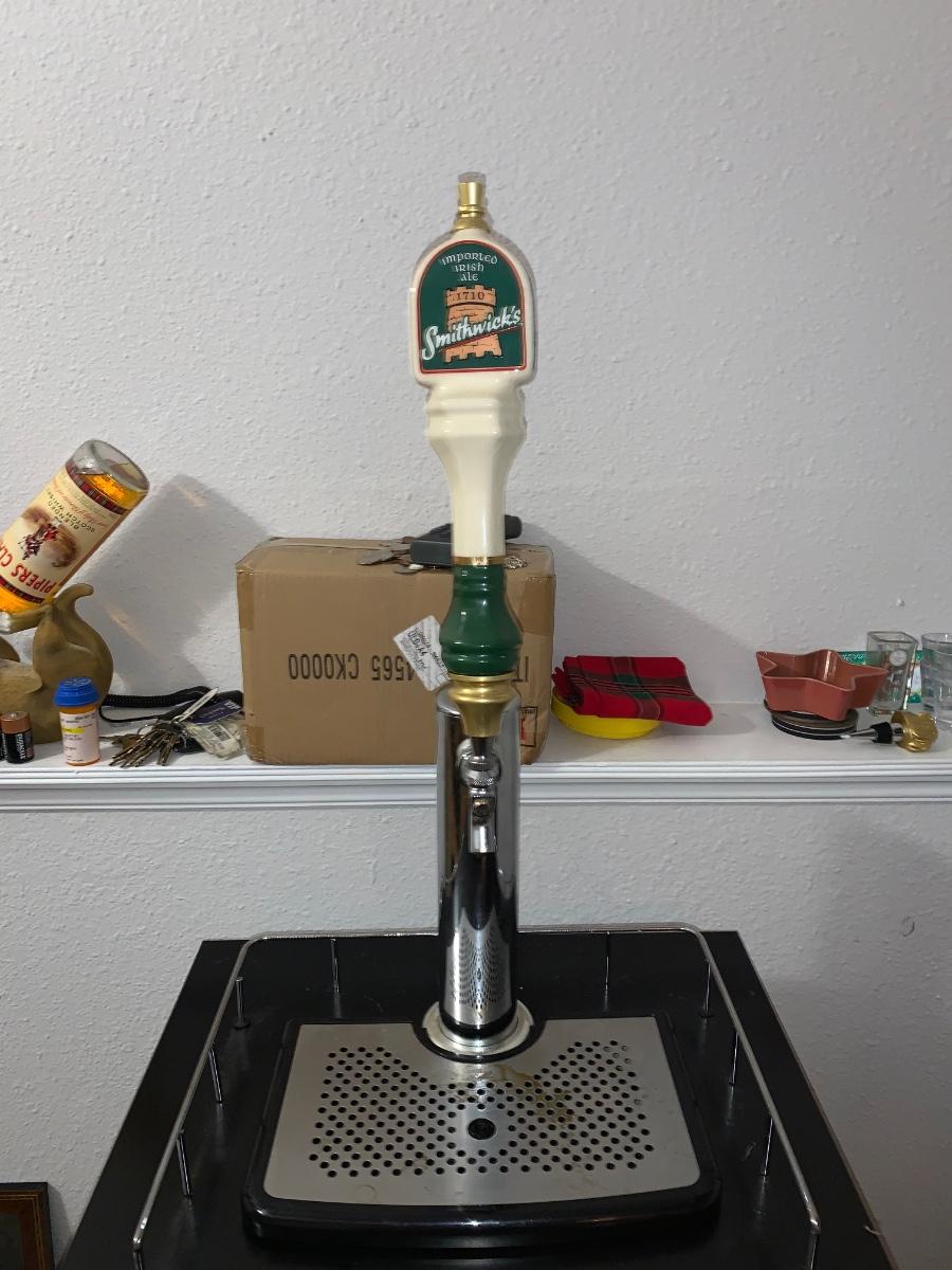 LOT 97 Nostalgia Electrics Kegerator KRS2100 w/Smithwick's Beer Tap