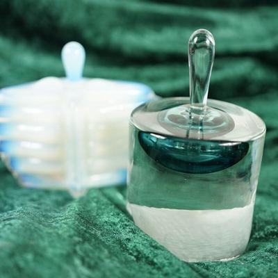 PAIR OF ART GLASS PERFUME BOTTLES TO INCLUDE CASED TEAL/ OPALESCENT DECO STYLE