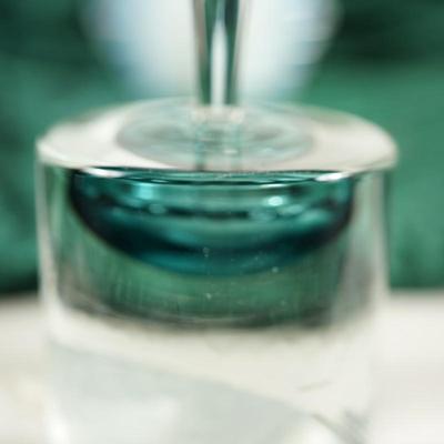 PAIR OF ART GLASS PERFUME BOTTLES TO INCLUDE CASED TEAL/ OPALESCENT DECO STYLE