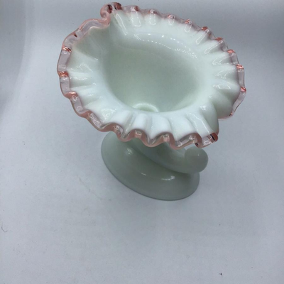 1940â€™s Fenton Peach (Pink) Crest Vase Cornucopia