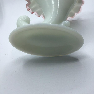 1940â€™s Fenton Peach (Pink) Crest Vase Cornucopia