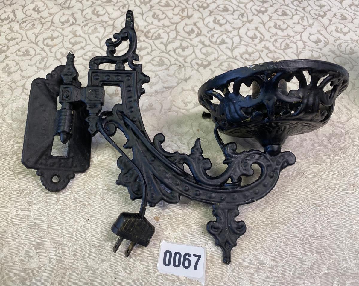 Vintage Cast Iron wall Mount Electric Lamp
