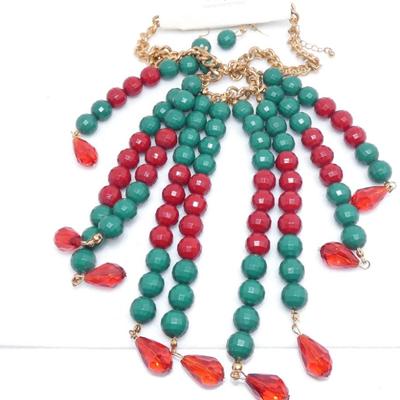 NWT Red & Green Christmas Jewelry Set, Necklace, Earrings