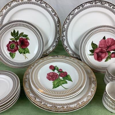 1635 American Atelier 20pc Christmas Floral China Set