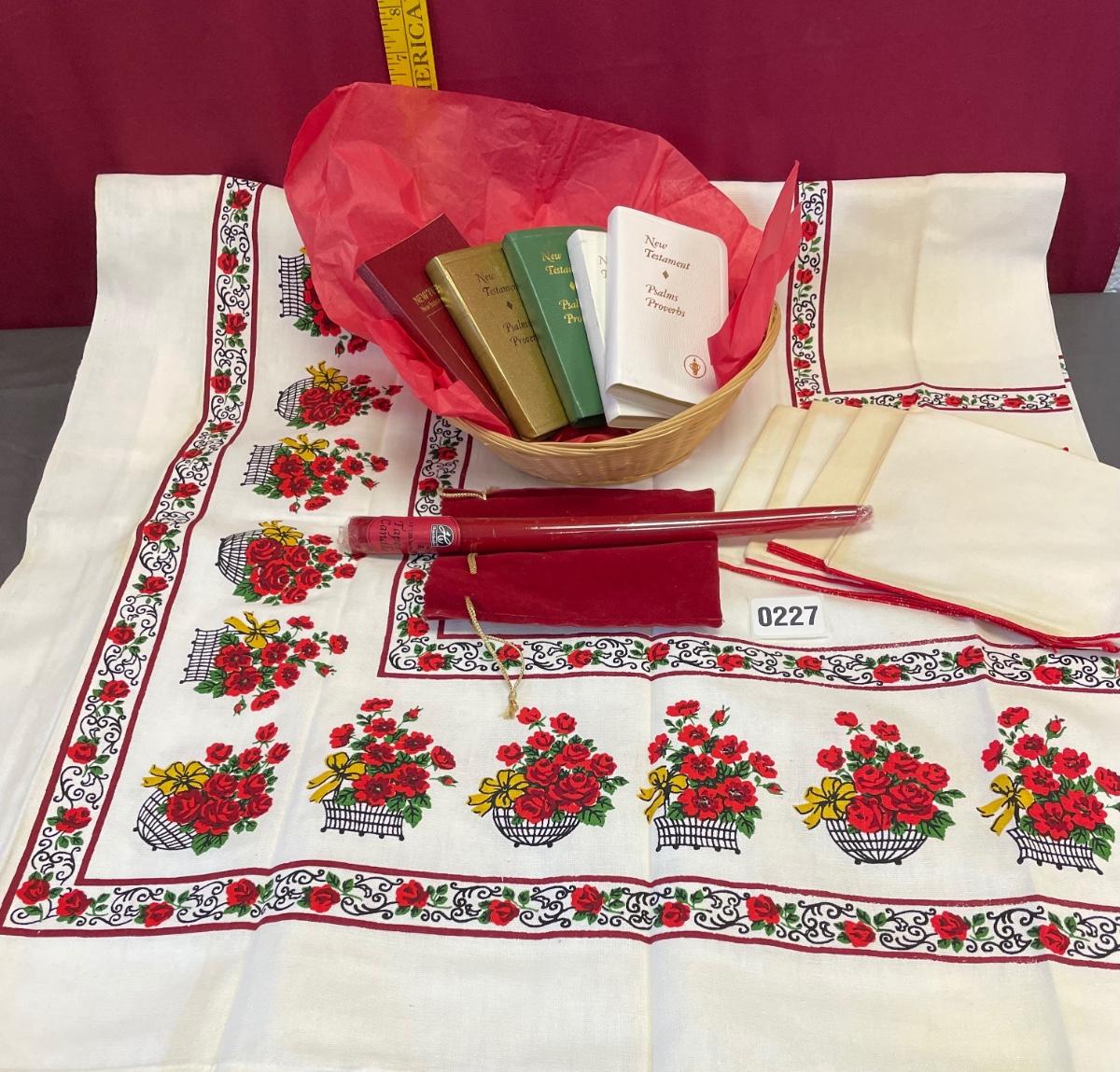 52”x100” tablecloth,4 napkins