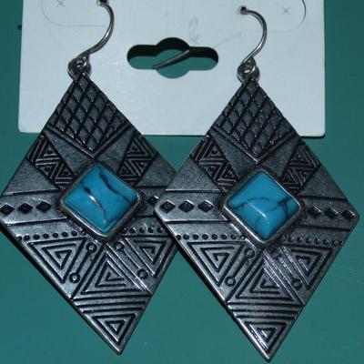 Southwest Style Silver/Gray Tone Diamond shaped Turquoise Earrings