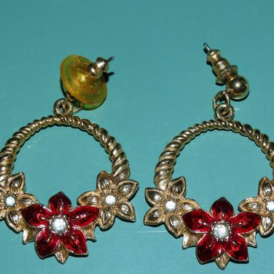 Christmas Poinsettia Gold Tone Earrings