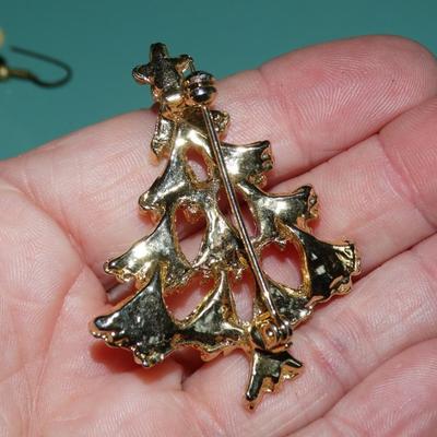 Pretty Little Gold Tone Christmas Tree