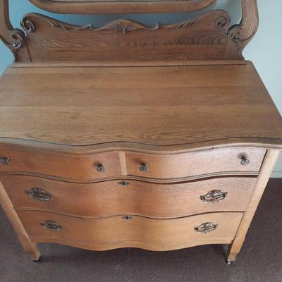 ANTIQUE SERPENTINE TIGER OAK CHEST OF DRAWERS WITH PIVOTING MIRROR