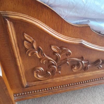 STUNNING CARVED WOOD KING SIZE BED