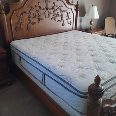 STUNNING CARVED WOOD KING SIZE BED