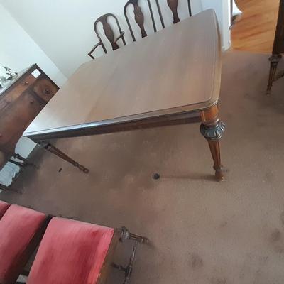 ANTIQUE BERKEY & GAY DINING ROOM TABLE WITH 6 CHAIRS