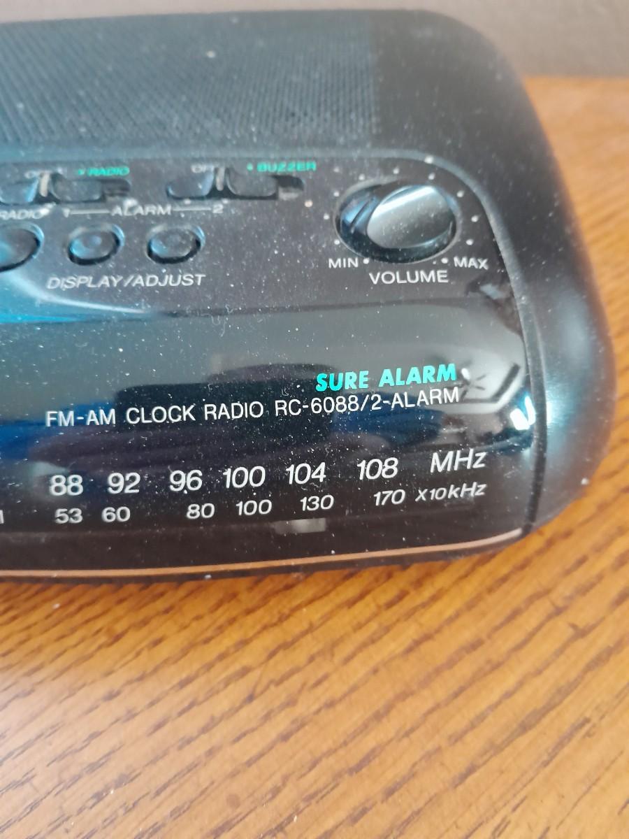 3 DRAWER NIGHTSTAND WITH PANASONIC RADIO ALARM CLOCK