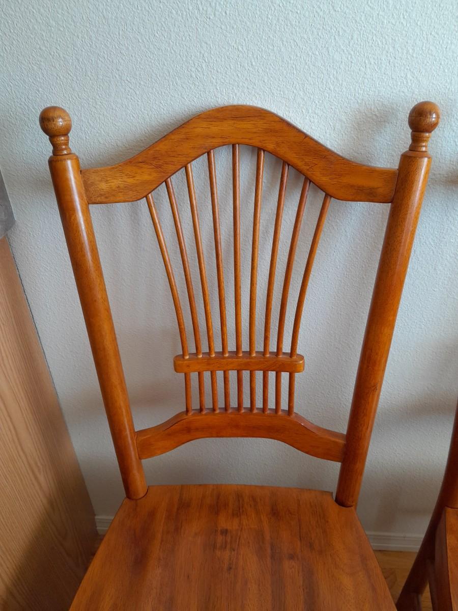 ANTIQUE OAK PEDESTAL TABLE WITH FOUR CHAIRS