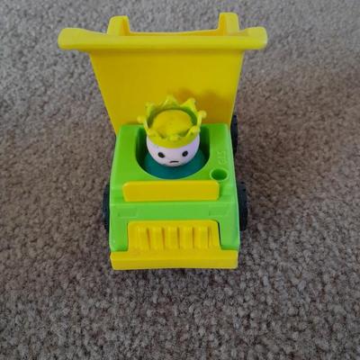 FISHER PRICE LIFT & LOAD DEPOT WITH THREE VEHICLES AND LITTLE PEOPLE