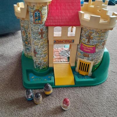 1974 FISHER PRICE PLAY CASTLE 993