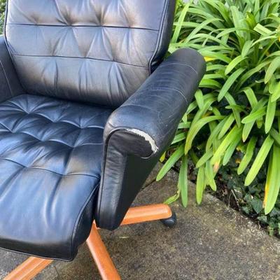 Chairworks Executive Office Chair w/ Rollers