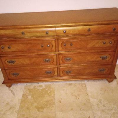 Dresser w/mirror