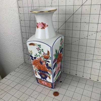 #41 Beautfiul Vase Made In Japan