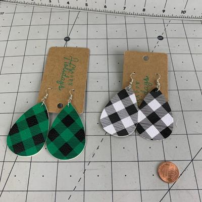 #224 Green & White Plaid Holiday Earrings & Gold Gift Bag